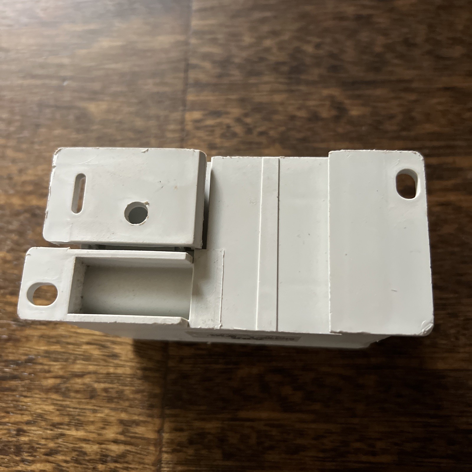 NEW ABB/ENTRETEC BRU250A SINGLE POLE DISTRIBUTION BLOCK 250A PN# 1SNA179657R1500