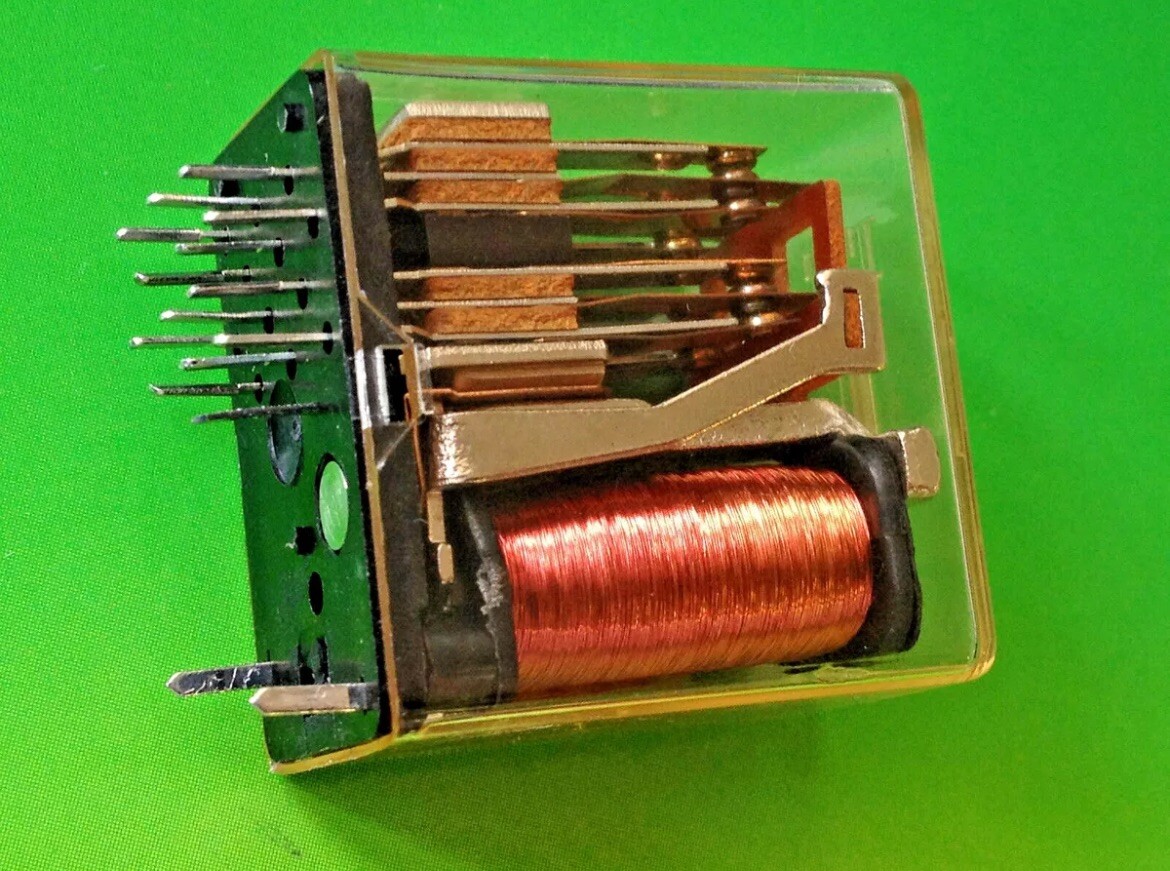 6 x ITT 256ADY600Ω Multi-contact Relay – 24 volts DC 24VDC NOS