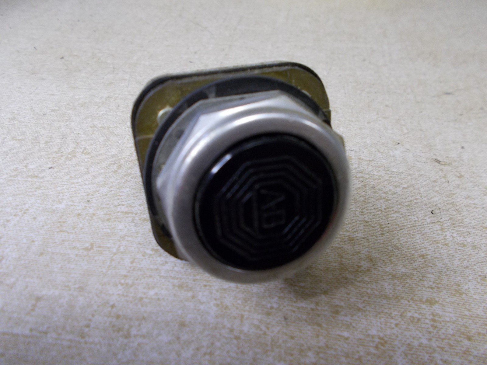 Allen Bradley Black Push Button Switch Cat 800T-A Series T w/ 1 Contactor