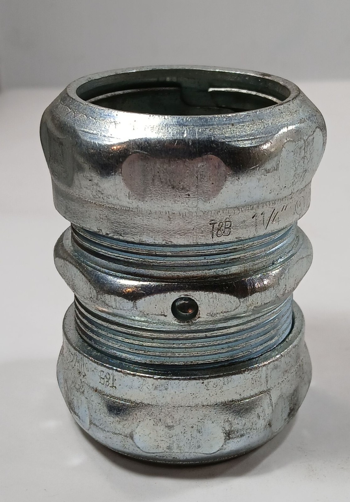 1 NEW MCMASTER CARR 1-1/4” COMPRESSION CONDUIT CONNECTOR NNB ***MAKE OFFER***
