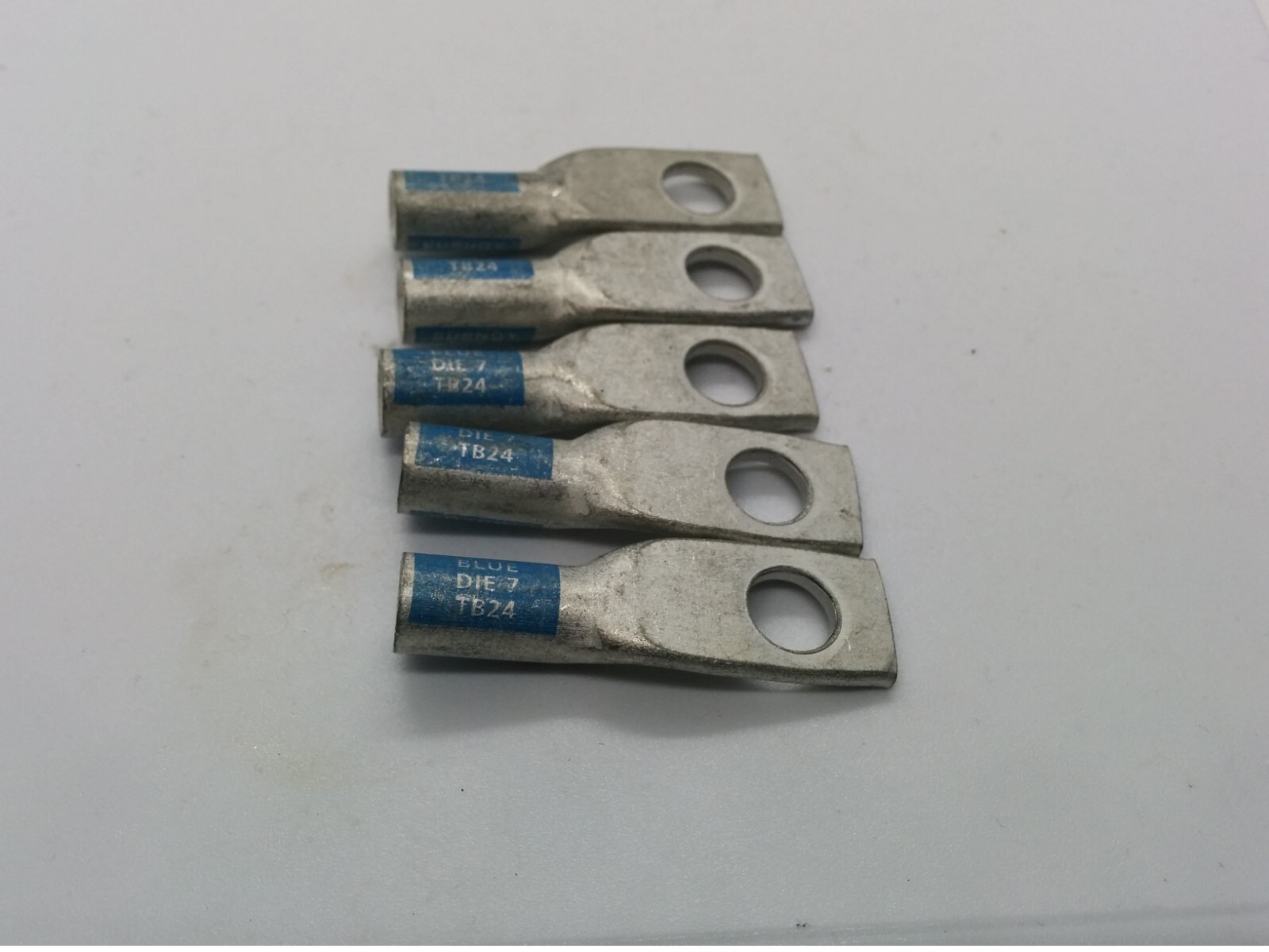 BURNDY YAL6CT14 COMPRESSION LUGS, BLUE 7/374, 6AWG, 1/4″ STUD HOLE LOT OF 5 NNB