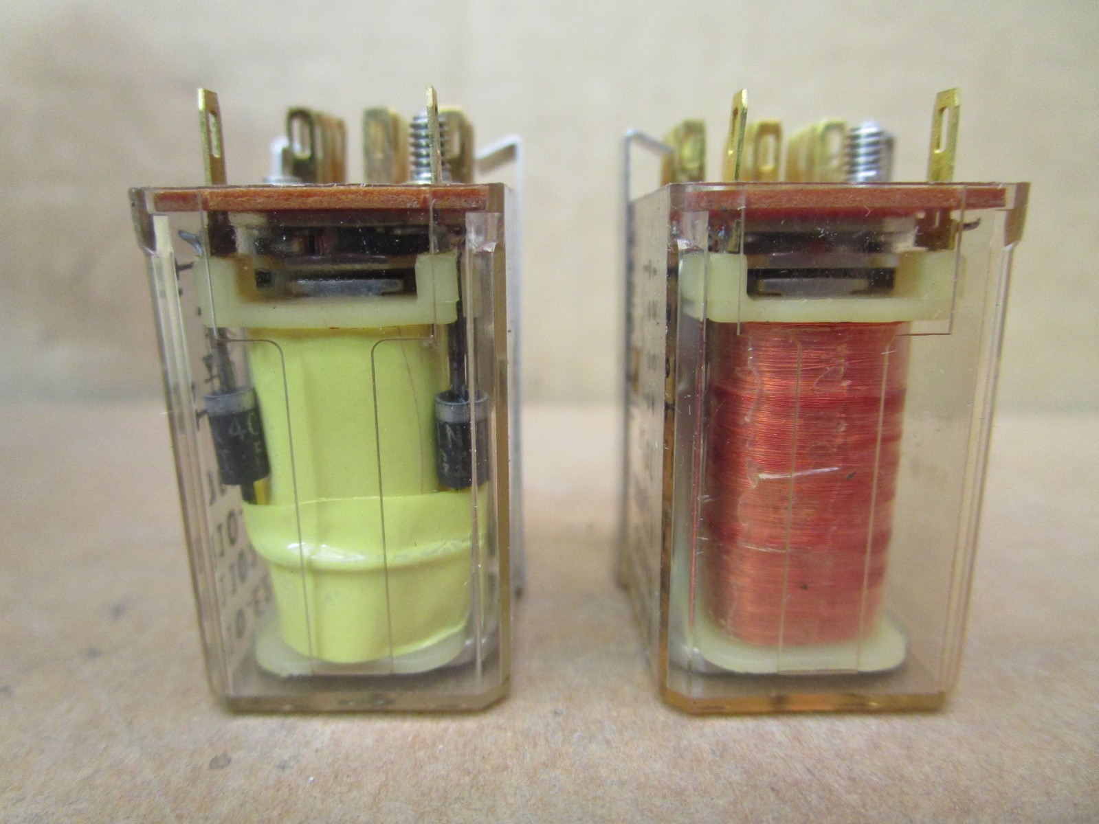New Open Box Mixed Lot of 2 Pcs R10-E2520-1 R10-E2521-1 24VDC Relays 51576LR
