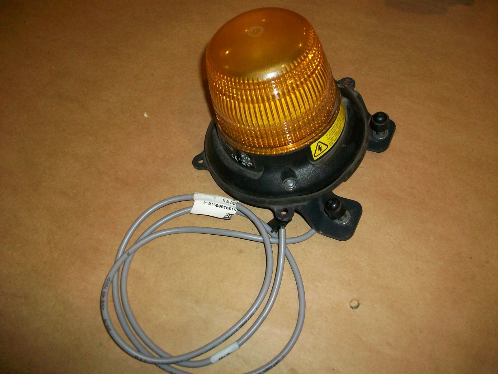 BRITAX B10 SERIES XENON STROBE 10R-04 10-100VDC / 20-72 VAC USED