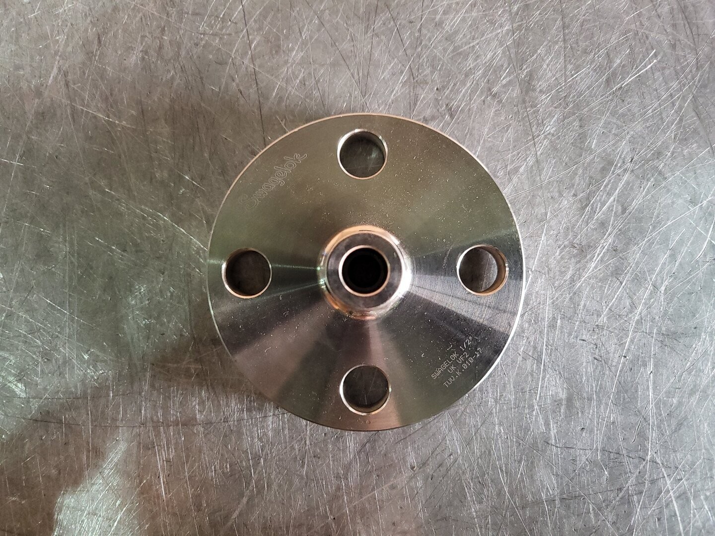 Swagelok SS-810-F16-150 1″, Class 150 Flange Adapter