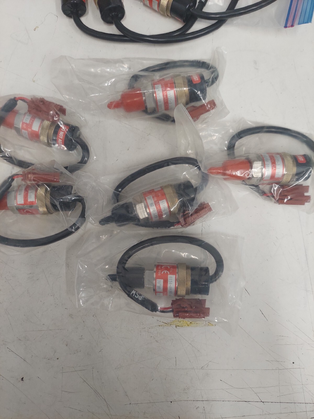 Applied Materials 0150-09397 ASSY CHAMBER PRESSURE SWITCH 6PC M118)