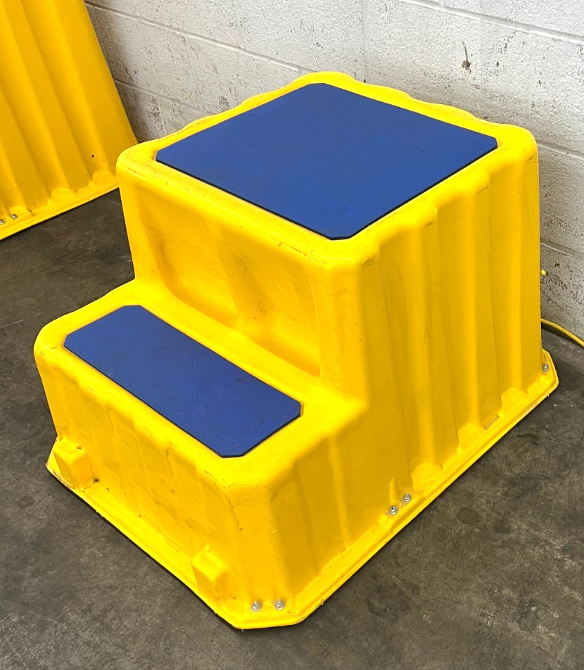 PREMIER PLASTICS POLYETHYLENE 2 STEP STOOL OAD LENGTH 21″ WIDTH 34″ HEIGHT 20″