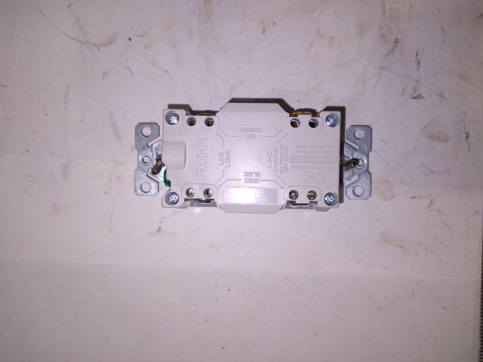 EATON SGF20 GFCI DUPLEX RELEPTACLE 20A 125V AC/CA 60HZ 2POLE 3WIRE ’10 IN BOX’