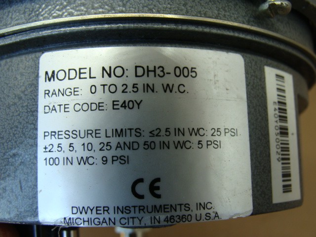 DWYER DIFFERENTIAL PRESSURE CONTROLLER DH3-005 0-2.5 IN. W.C.