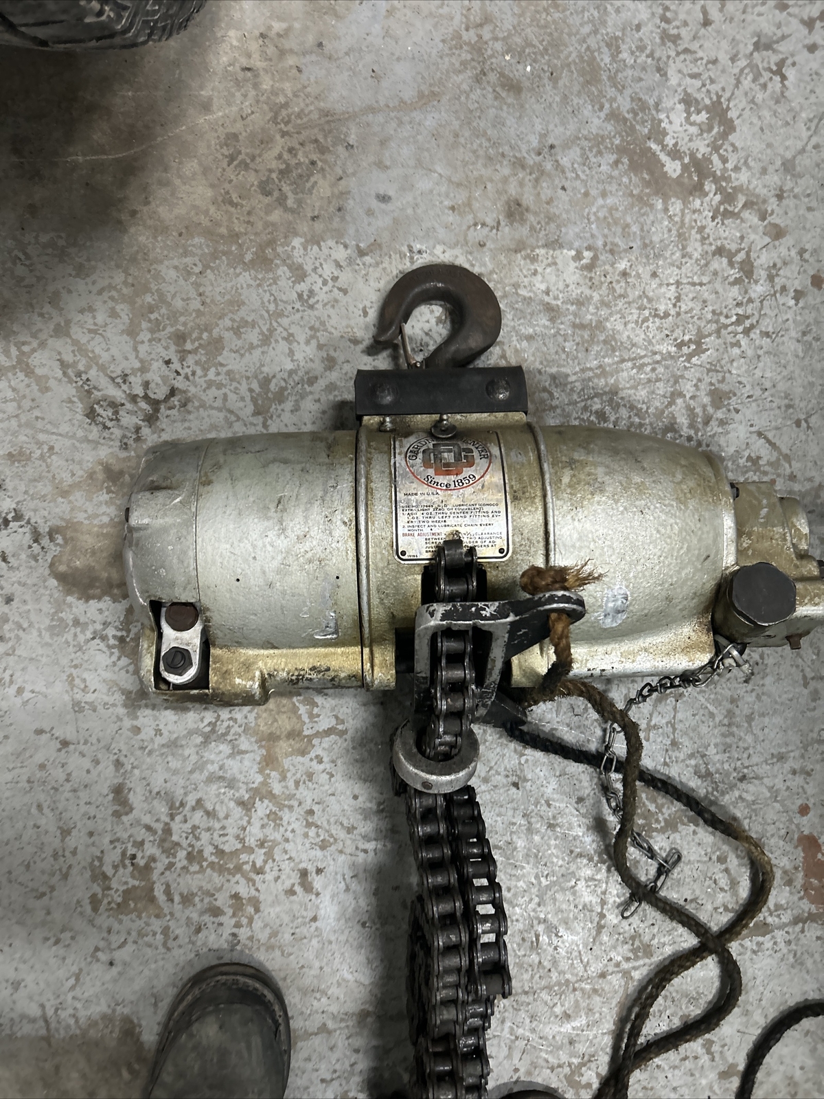 Gardner Denver Chain Hoist 1 Ton 2000# Air Lift