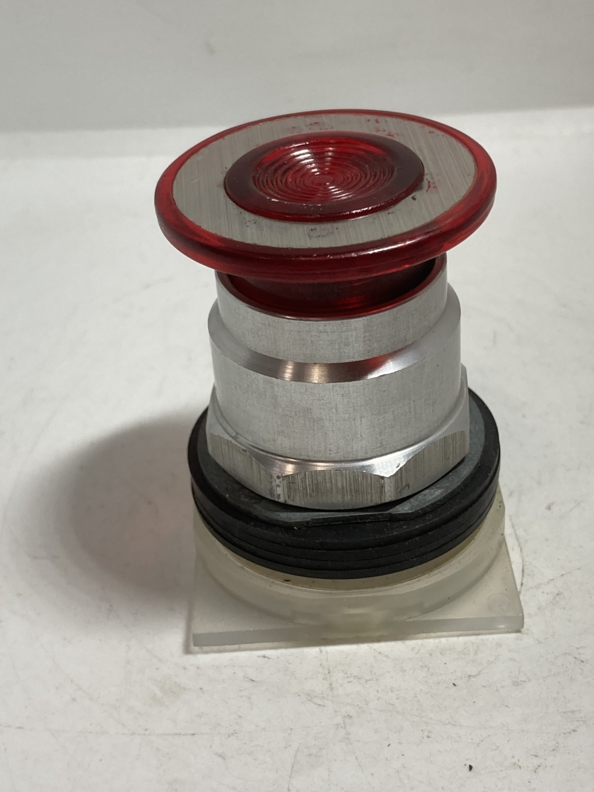 SQUARE D 9001-KR8R PUSHBUTTON OPERATOR RED ILL PUSH PULL