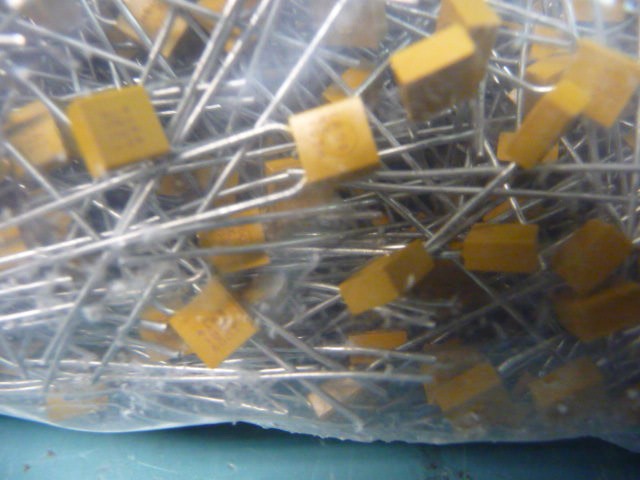 AVX CK05BX103M Qty of 1000 per Lot CAPFXD 0.01UF 100VDC