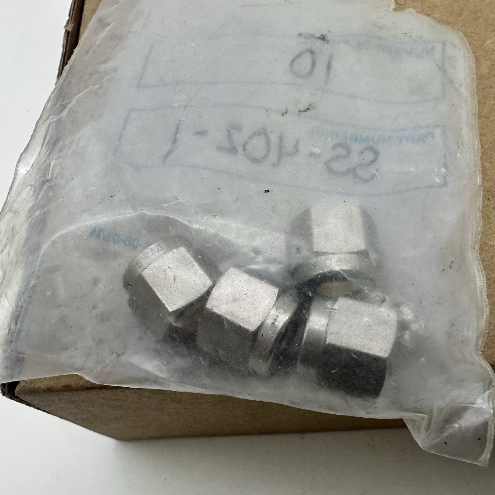 LOT OF 5 NEW NO BOX! SWAGELOK 1/4″ TUBE OD NUTS SS-402-1