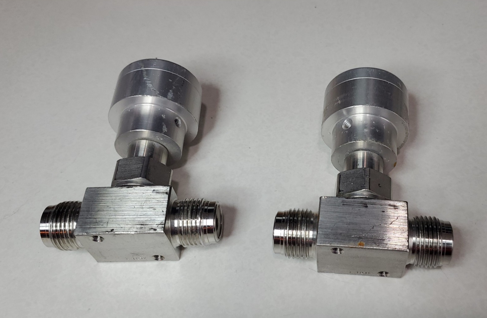 Swagelok SS-8BK-VCR-10 Bellows Sealed Pneumatic Valves 1/2 in VCR Lot of 2 Used