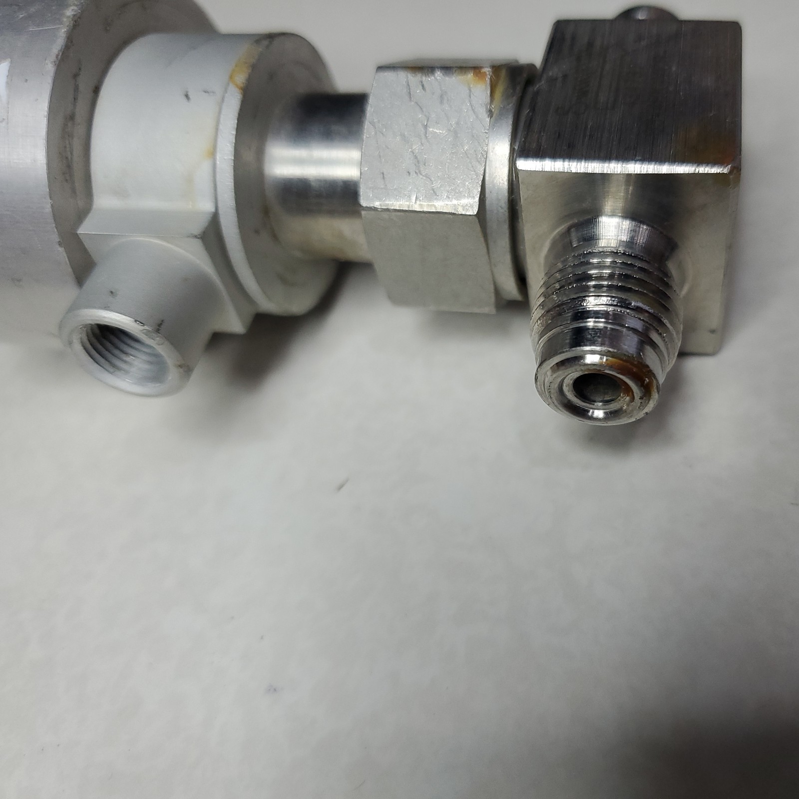 Swagelok SS-4BK-VCR-1C Bellows Sealed Pneumatic Valves 1/4 in VCR Lot of 2 Used