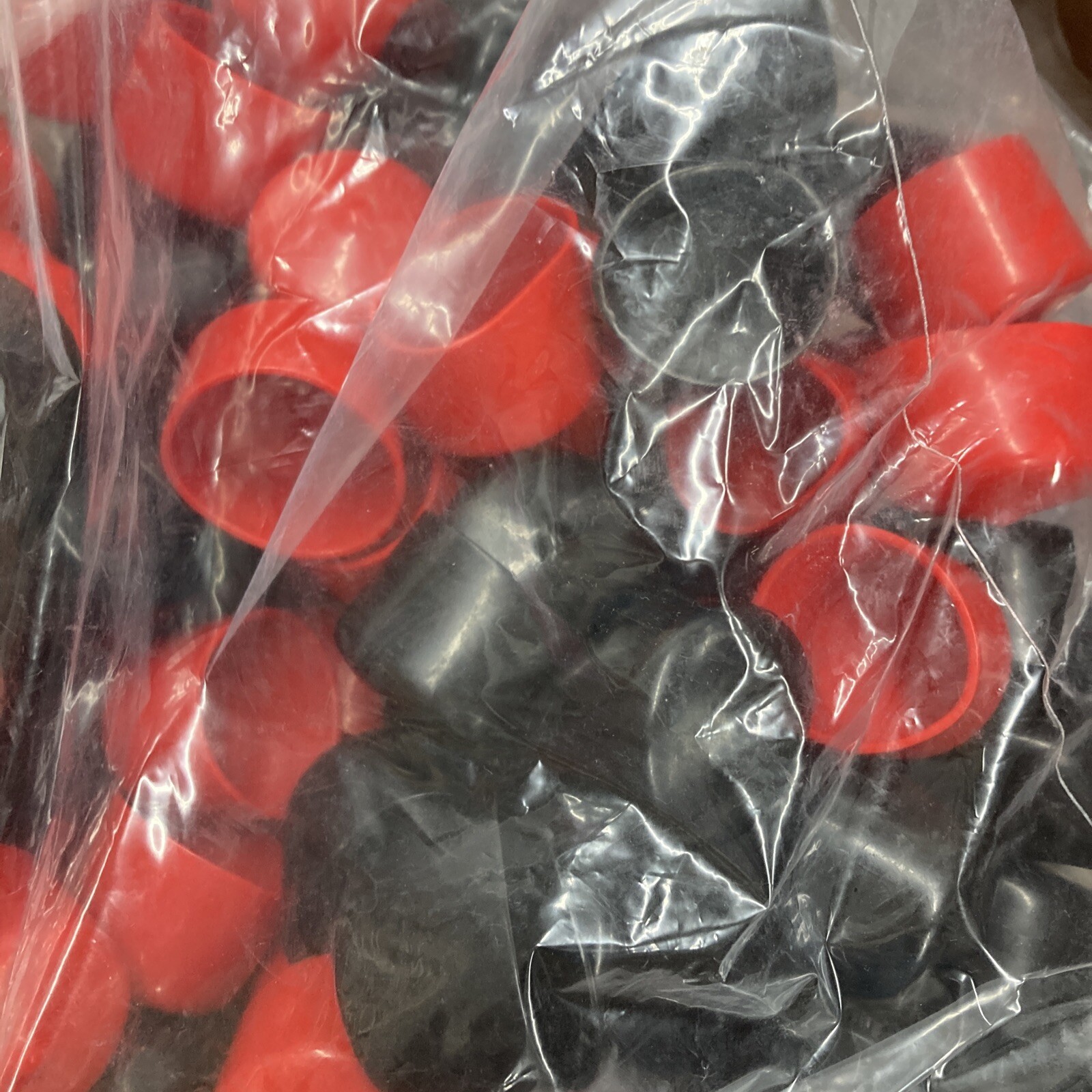 450 Pack Vinyl Sinclair & Rush S Caps 1 in Tall 1-1/2 in Wide Red & Black 513850