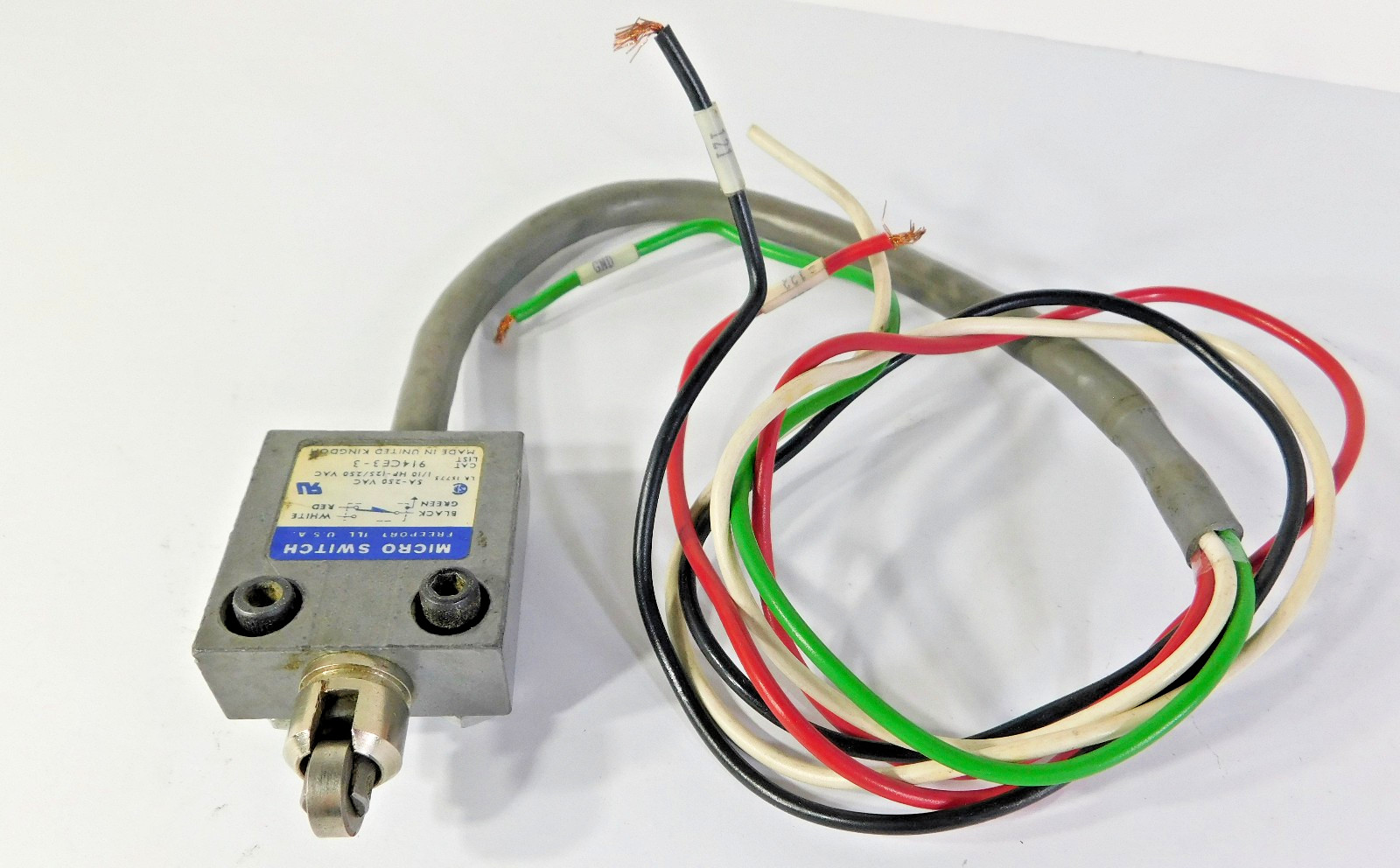 Honeywell Micro Switch 914CE3-3 Roller Plunger Switch With 20″ leads & Fasteners