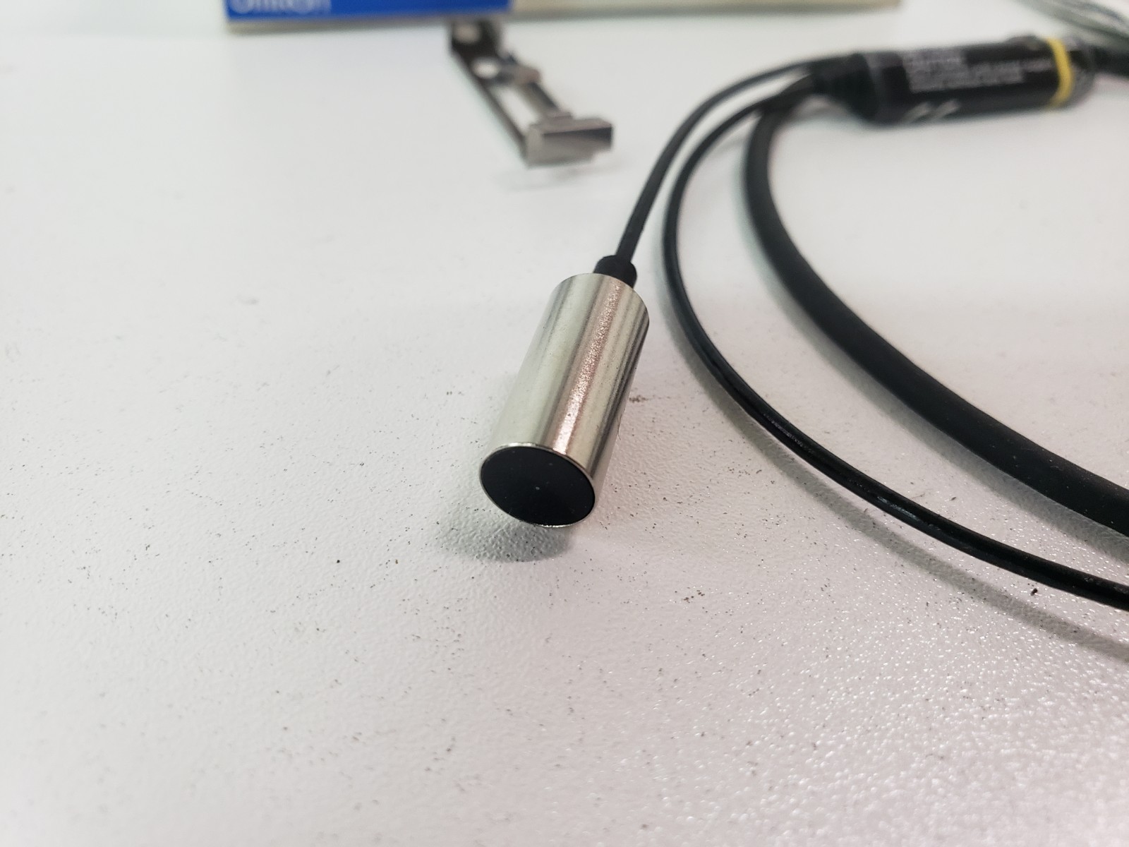 UNUSED – OMRON E2EC-C3D1-M1GJ Proximity Switch Sensor
