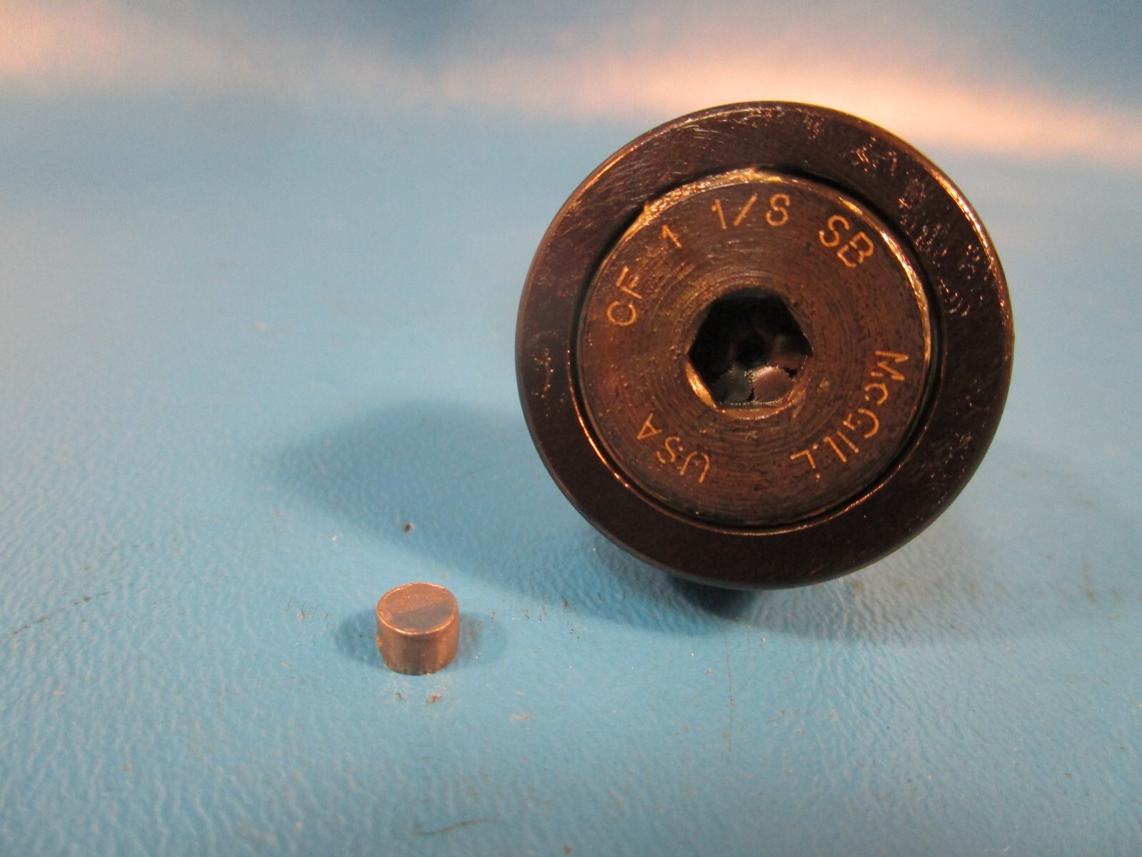 McGill CF 1 1/8 SB, Flat Cam Follower, 1 1/8″ Roller Dia, 5/8″ Roller Width, 1″