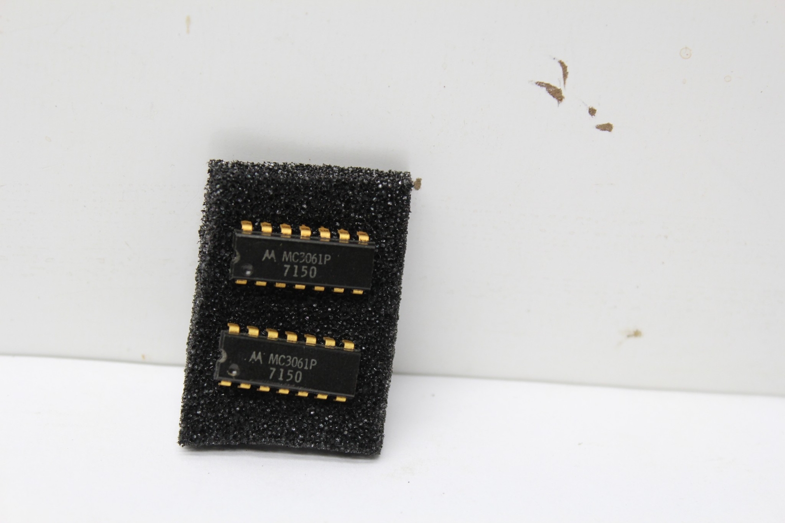 2 MOTOROLA MC3061P 7150 14 PIN SEMI CONDUCTORS. 2 EACH