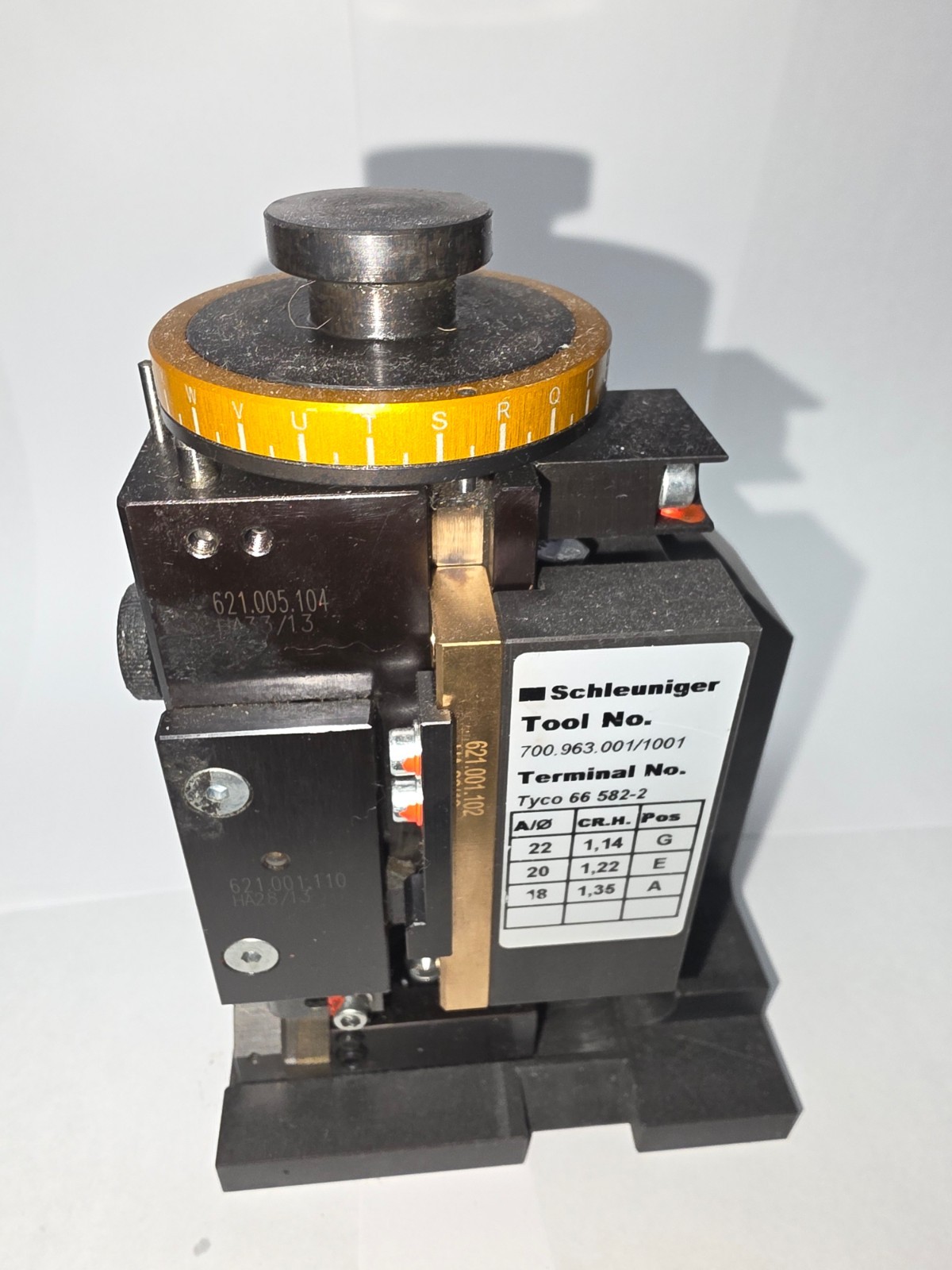 Terminal Applicator Mfg. Schleuniger Condition: Used Tyco Terminal 66582-2