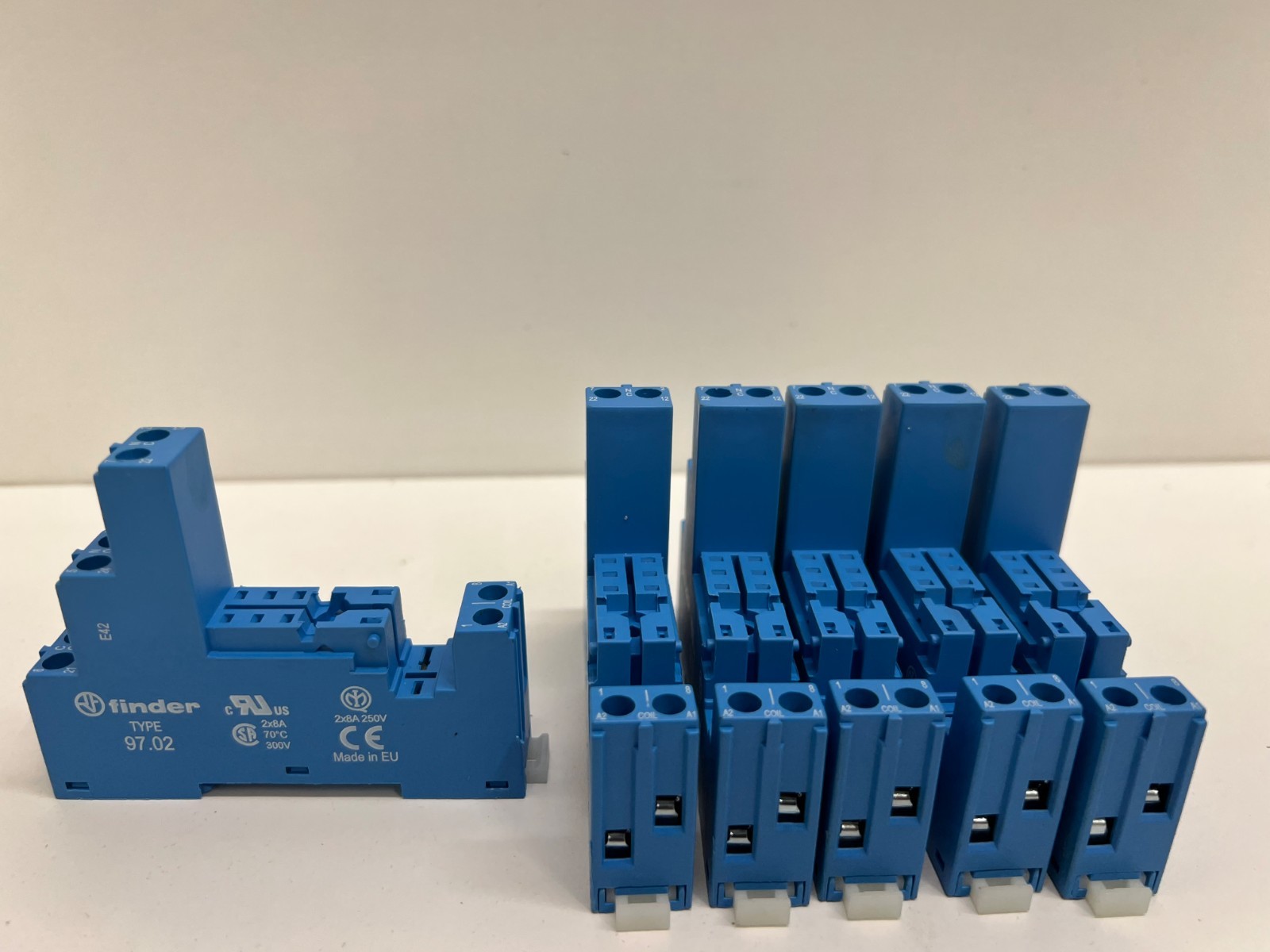 LOT OF (6) GOOD USED! FINDER GENERAL PURPOSE RELAY SOCKETS 97.02