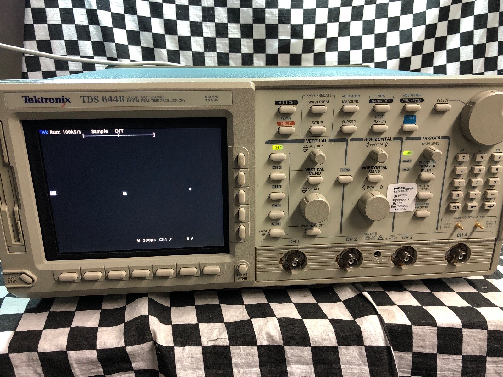 TEKTRONIX TDS644B Digital REAL-TIME Oscilloscope 500 MHz, 2.5 GS/s, COLOR 4 CHAN