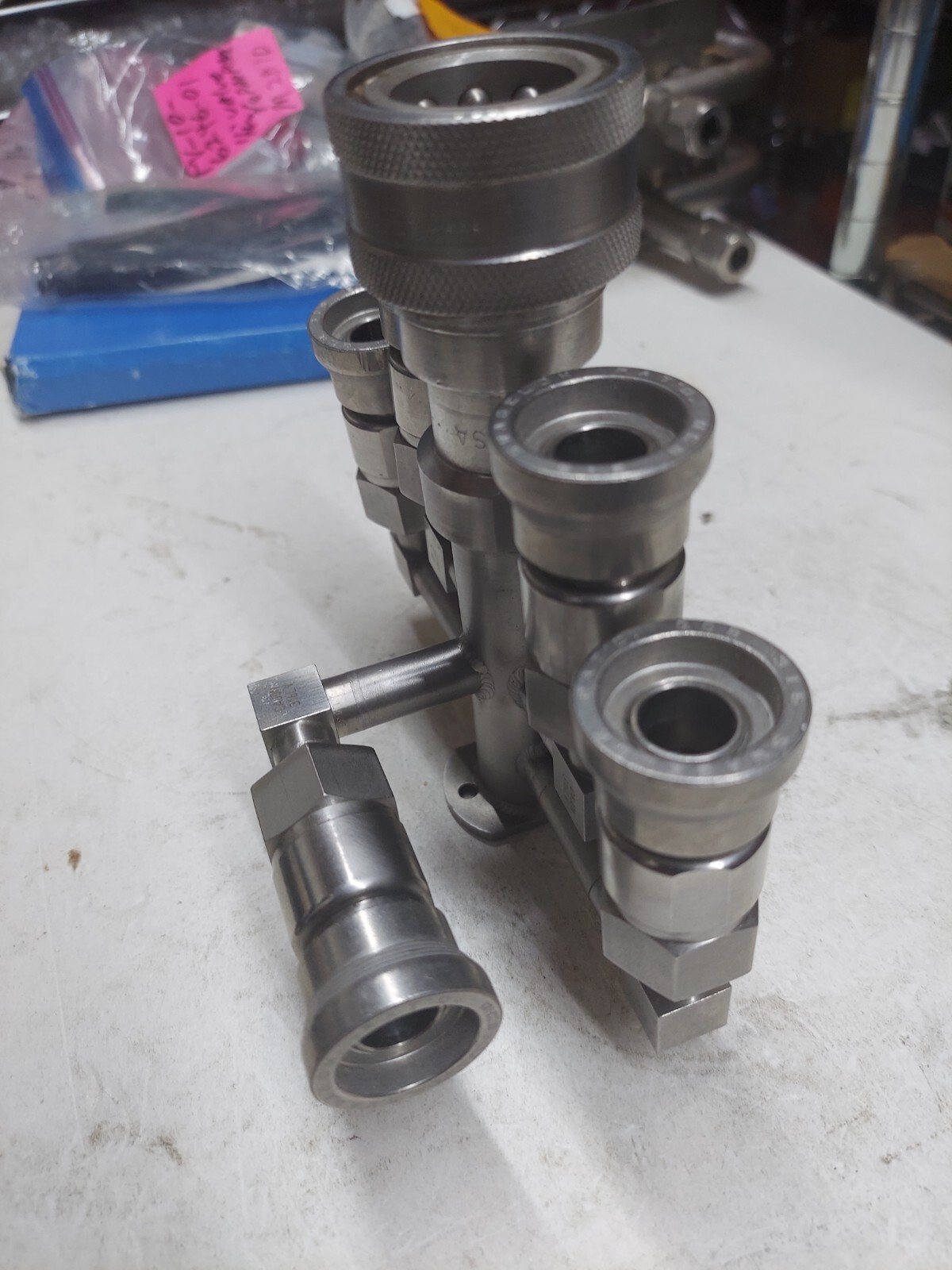 (AMAT) 0050-34671 MANIFOLD, TTF SUPPLY COMMON M/F LOOKS UNUSED MAKE OFFER
