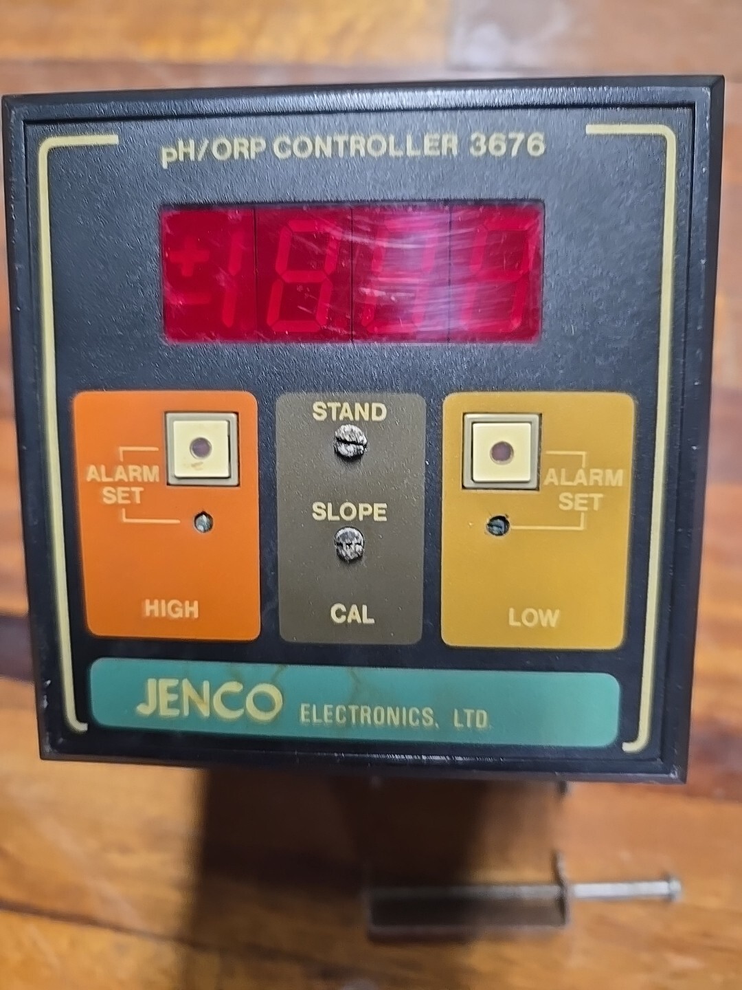 Jenco 3676 Digital pH/ORP Transmitter Controller w/ Scratches Made in China