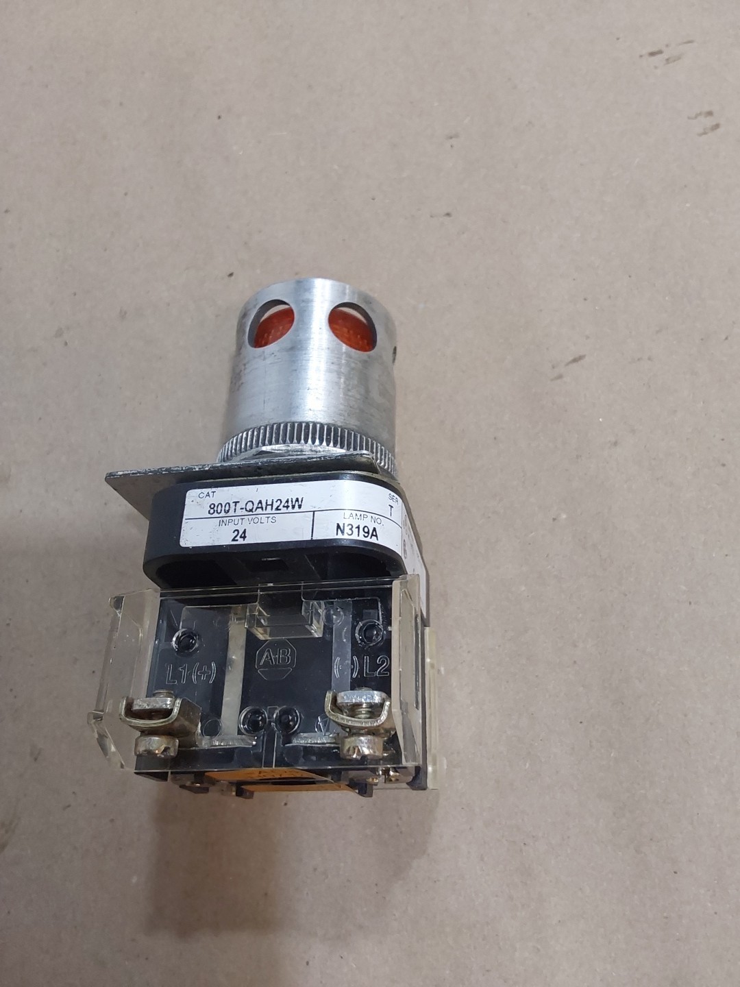 ALLEN BRADLEY ORANGE PUSH BUTTON 800T-QAH24W SER T 24VAC/DC