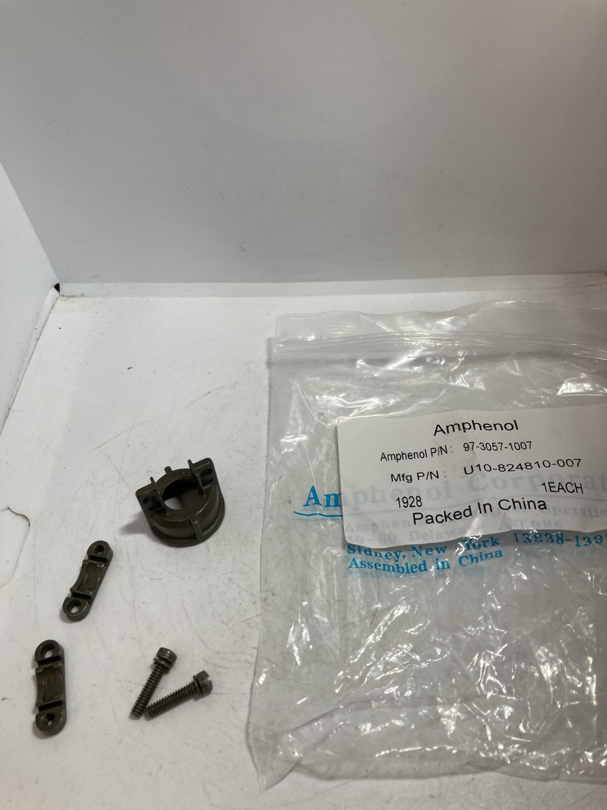 AMPHENOL 97-3057-1007 CABLE CLAMP ZINC DIE CAST NIB