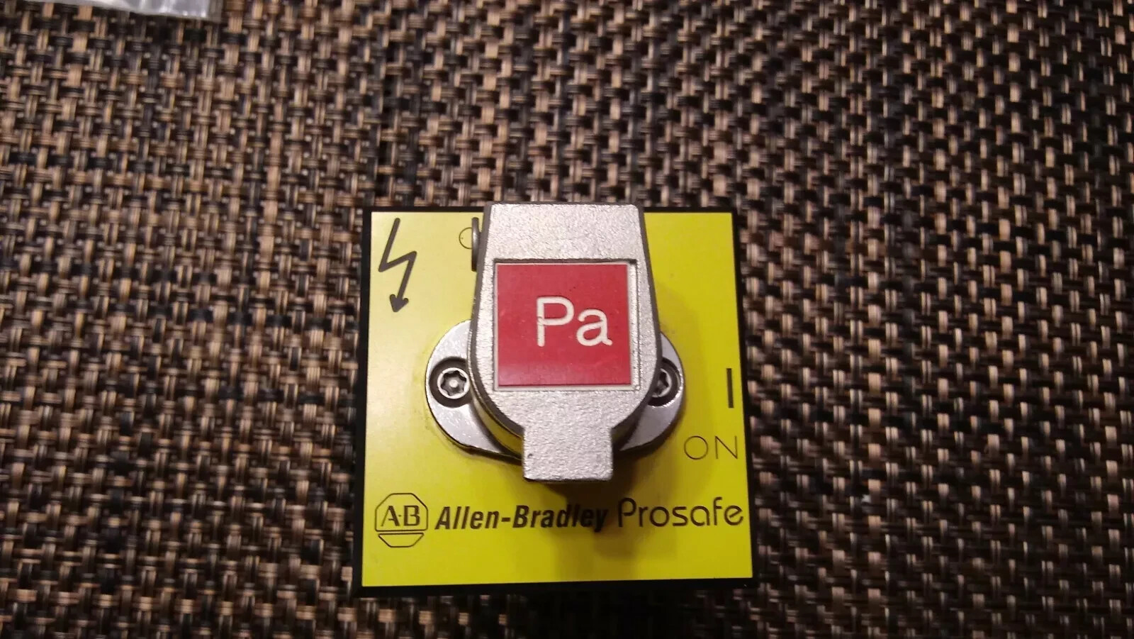 New Allen Bradley 440T-MRPSE10 “Pa” Guardmaster Trapped Key Interlock 11OM