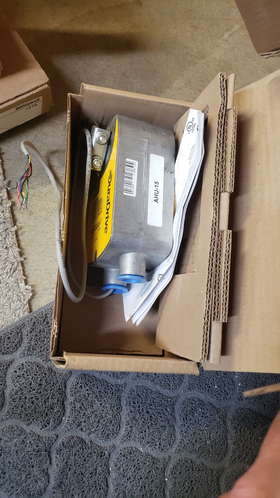 NEW Schneider TAC Electric Floating Actuator 35 lb Spring # MF40-7043