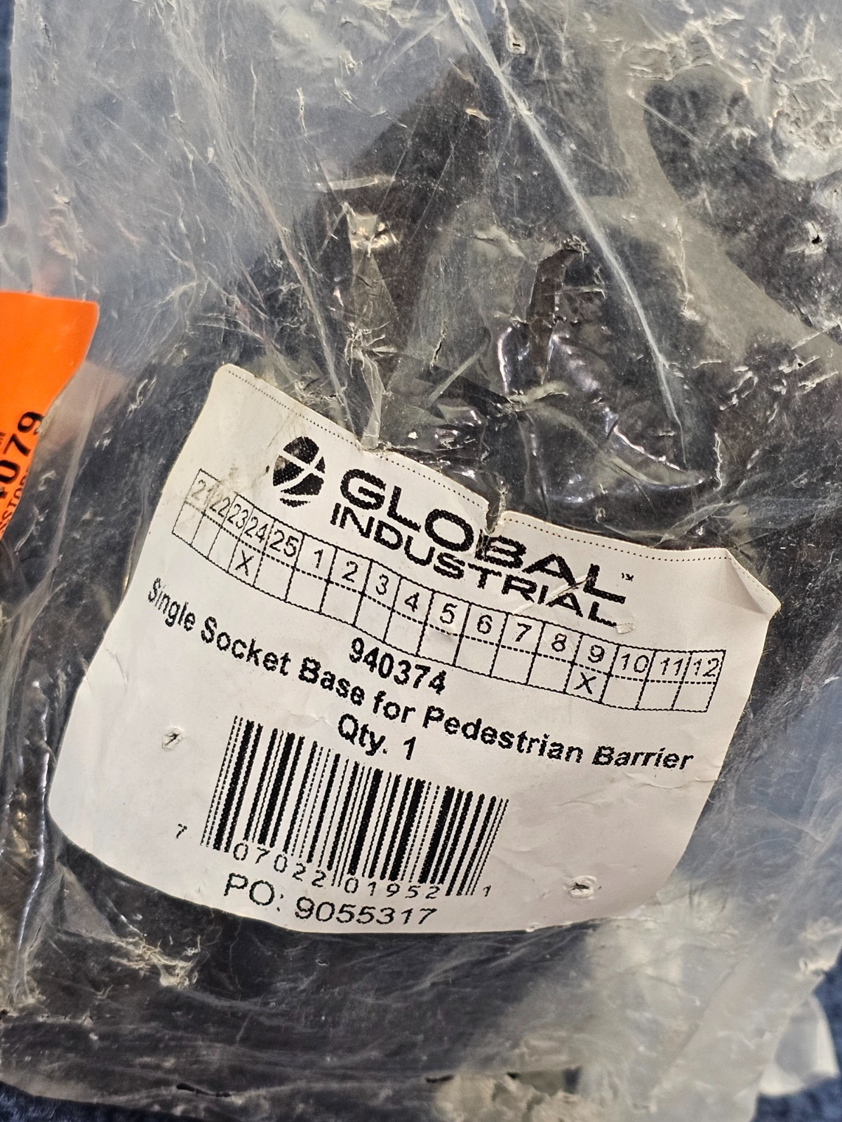 Global Industrial 940374 Single Socket Base for Pedestrian Barrier 9054860