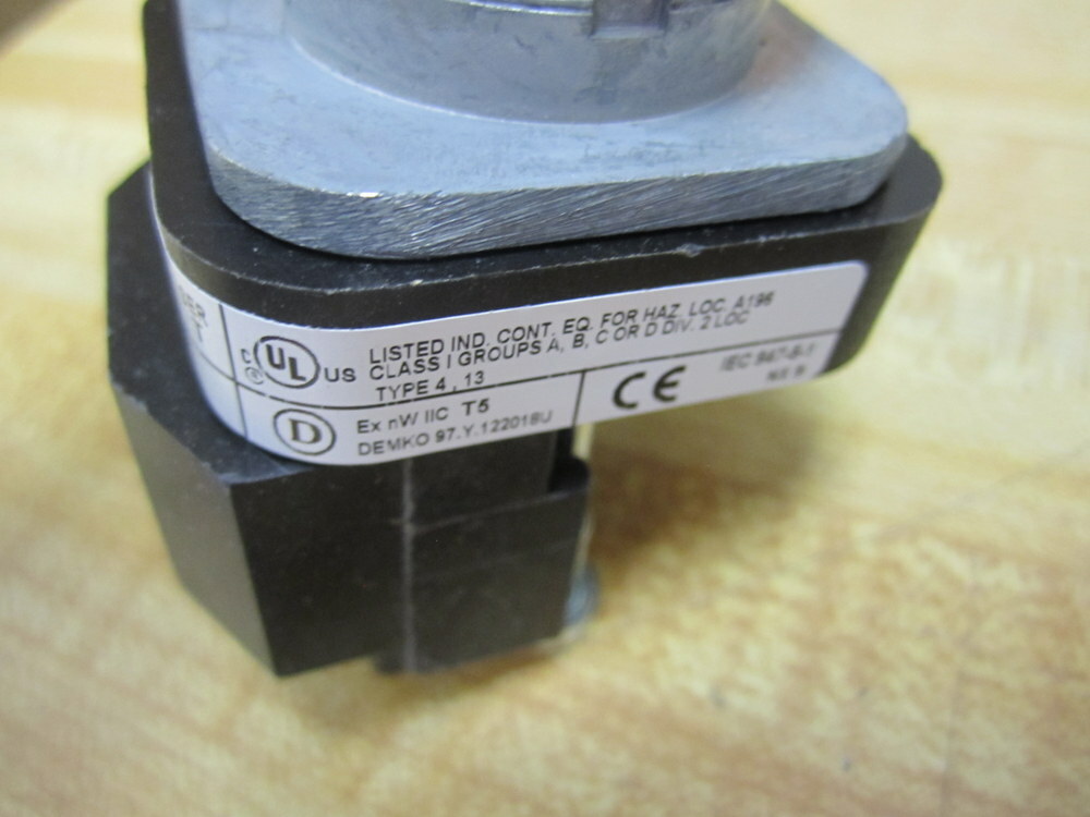 Allen Bradley 800T-P16A Amber Pilot Light 800TP16A Ser T w/800T-N326