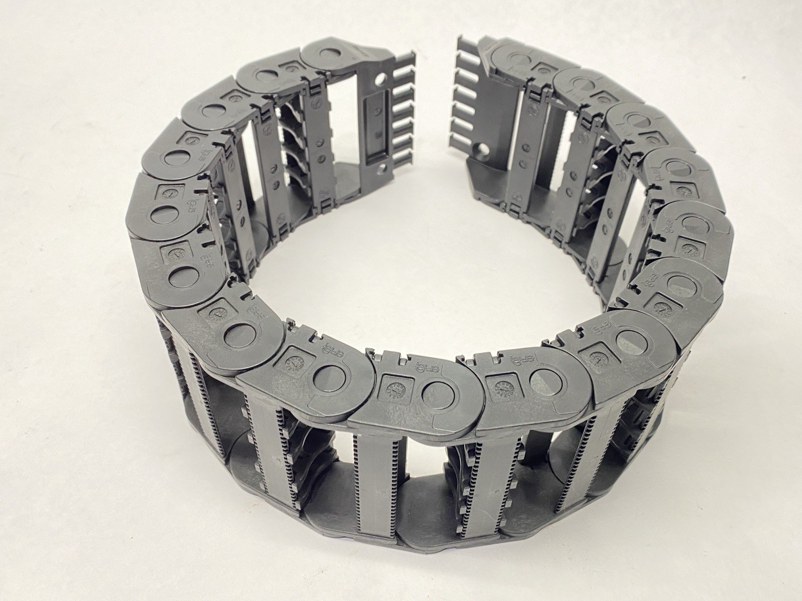 Igus 1400.068.100 E2 Energy Chain 16 Links w/ 14068.2PZ End Brackets