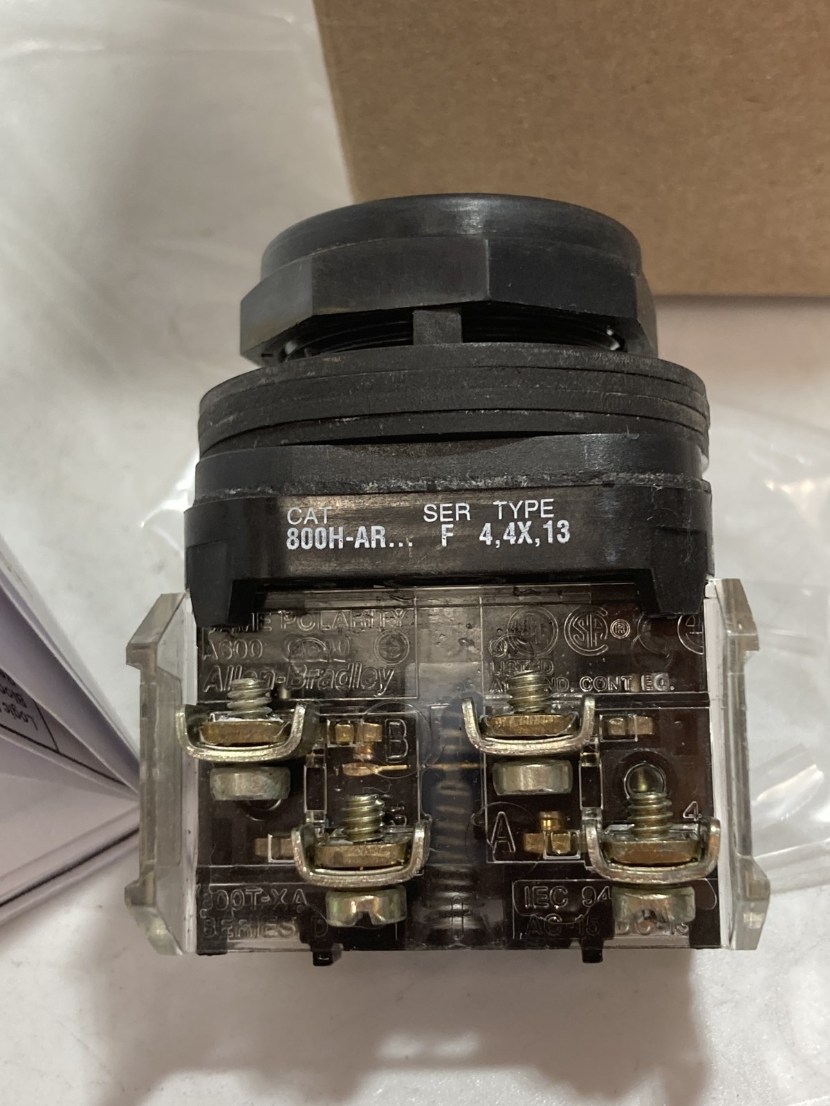 ALLEN BRADLEY 800H-AR1A PUSHBUTTON GREEN FLUSH 1NO/1NC SERIES F
