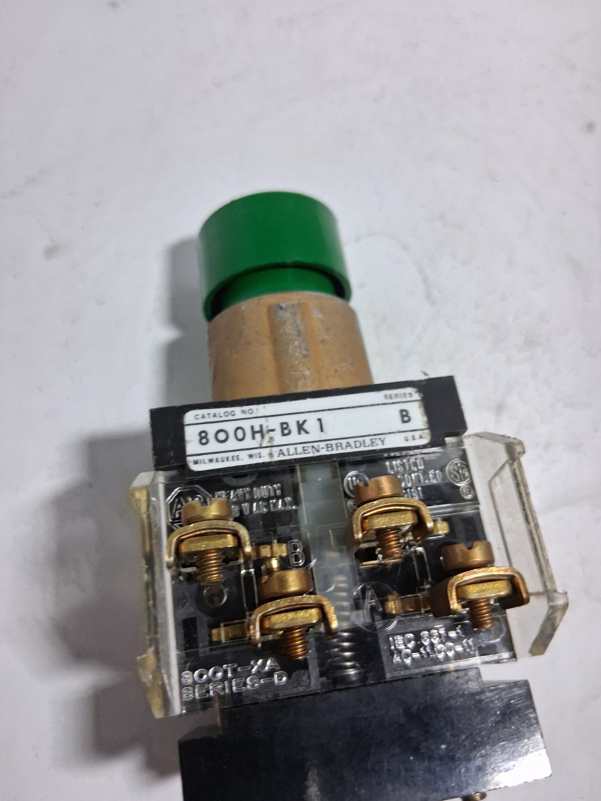 ALLEN BRADLEY 800H-BK1 PUSHBUTTON EXTENDED GREEN 2NO/2NC SERIES B NNB