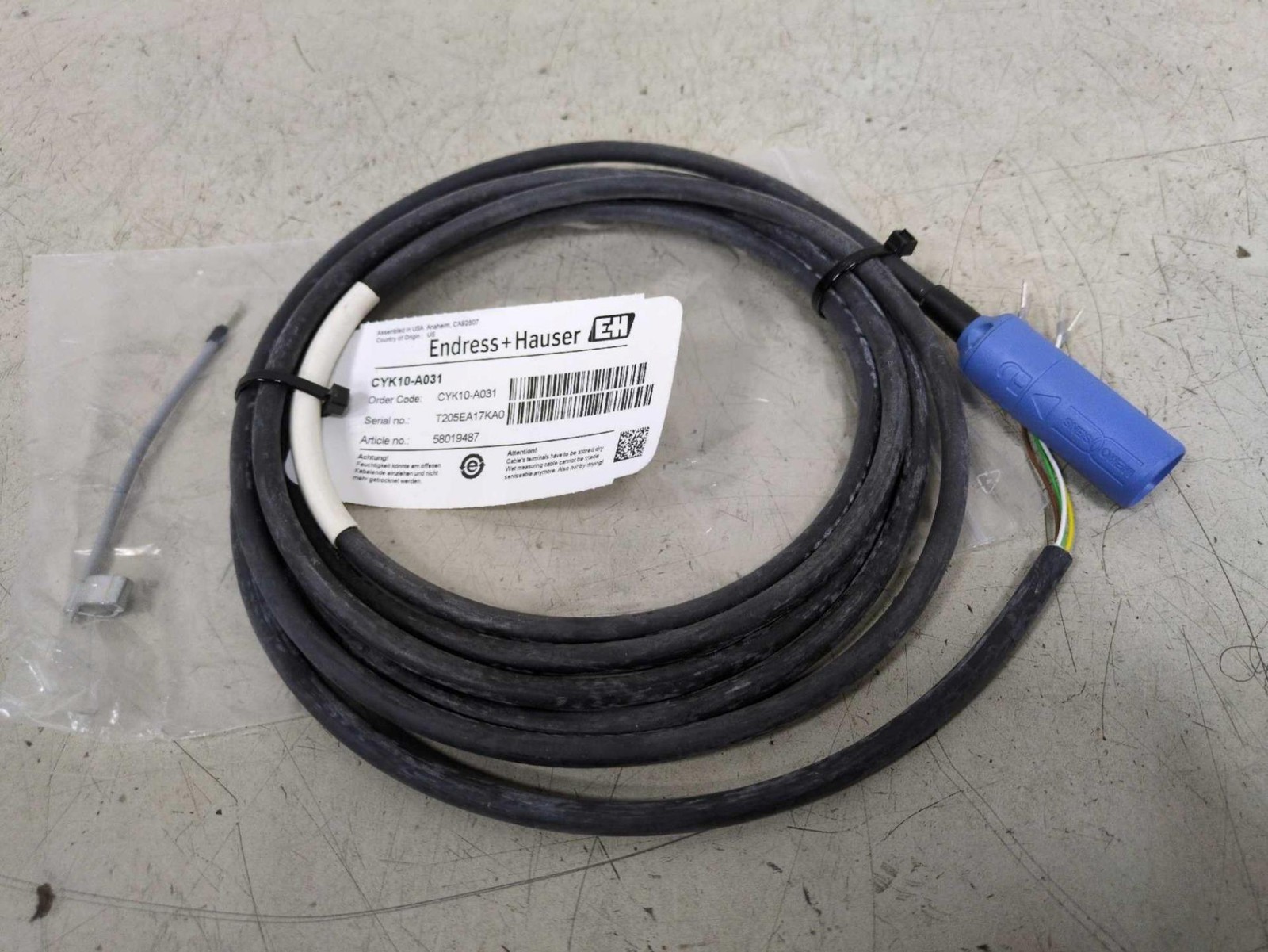 Unused Endress Hauser CYK10-A031 3-meter Digital Electrode Cable E+H Memosens