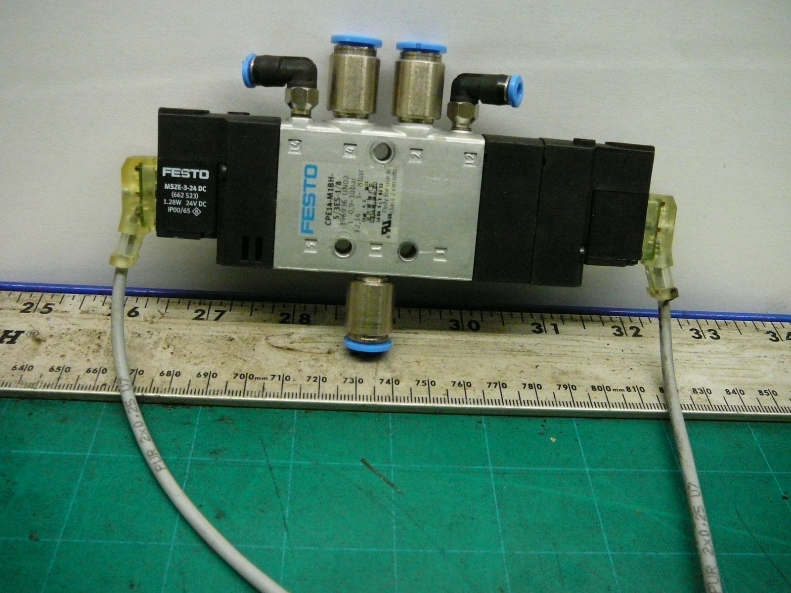 FESTO SOLENOID VALVE CPE14-M1BH-5/3ES/1/8 W/2X MSZE-3-24 DC COILS 24VDC 1.28W
