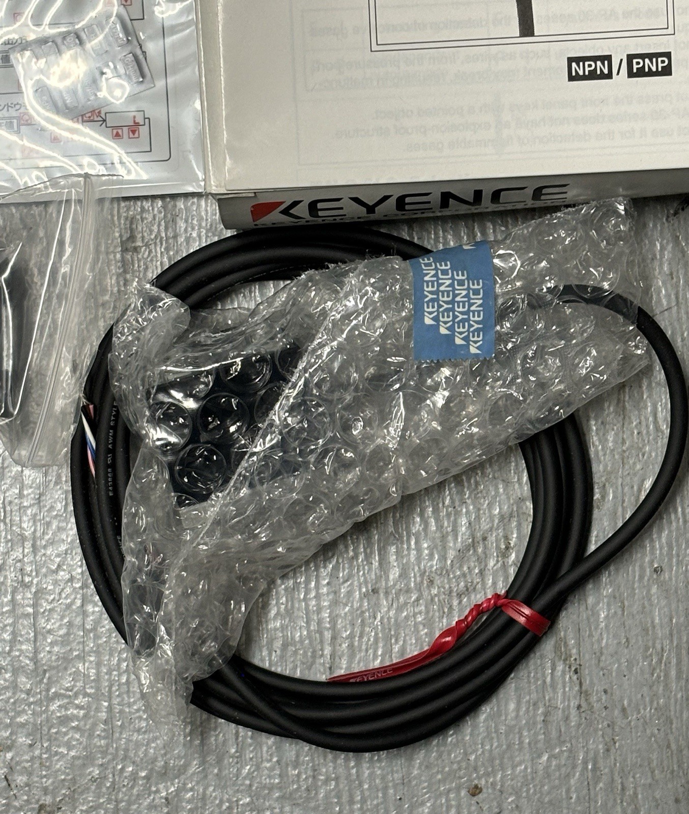 KEYENCE AP-33KP PRESSURE SENSOR 12-24VDC Brand New In Box