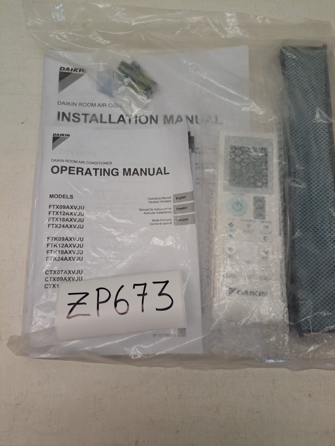 Daikin 2531835 handheld remote controller with Wall Holder NEW
