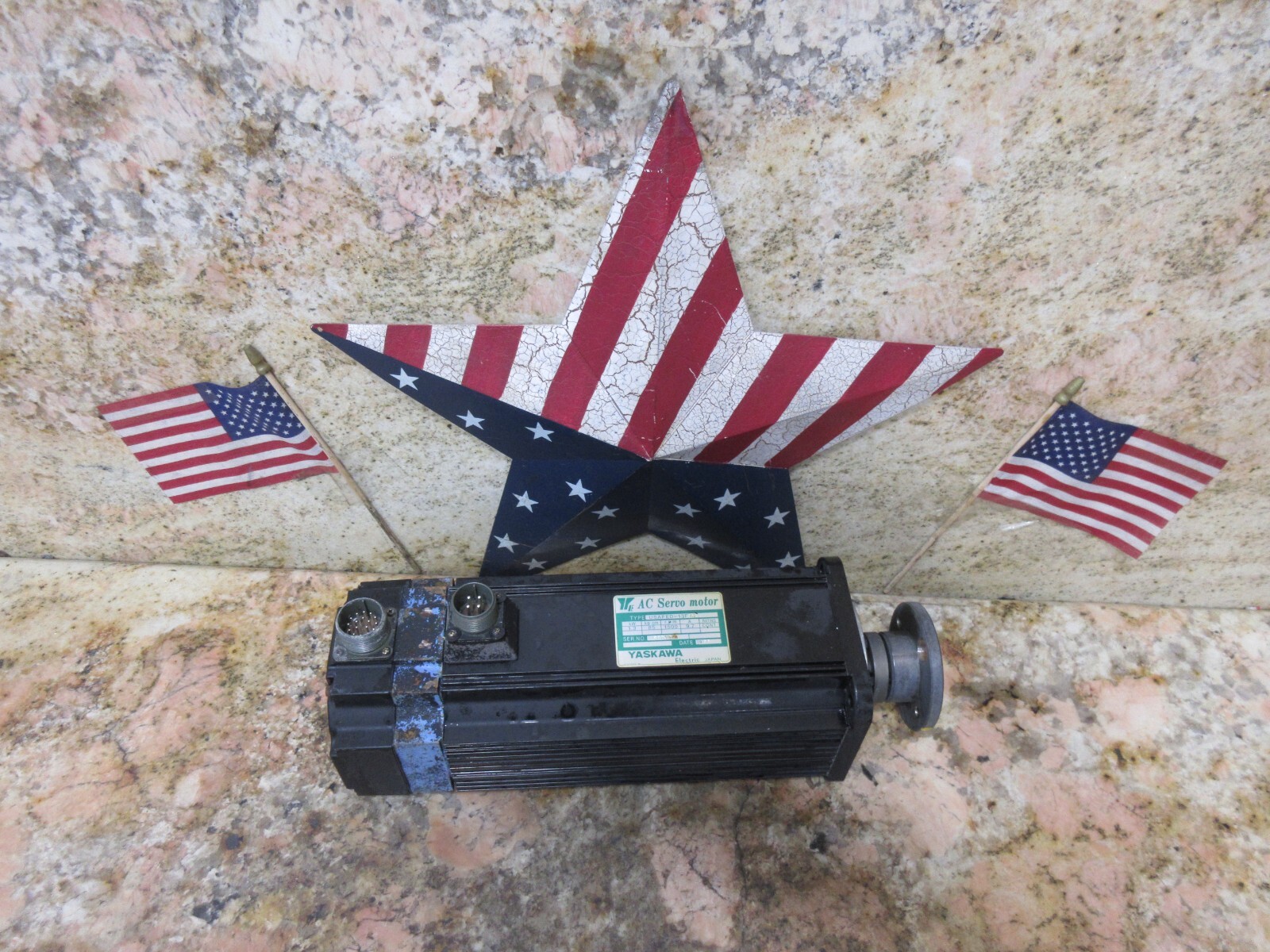 *SPECIAL PRICE* YASKAWA AC SERVO MOTOR USAFED-13FA2 1.3KW UTOPI-600UB01