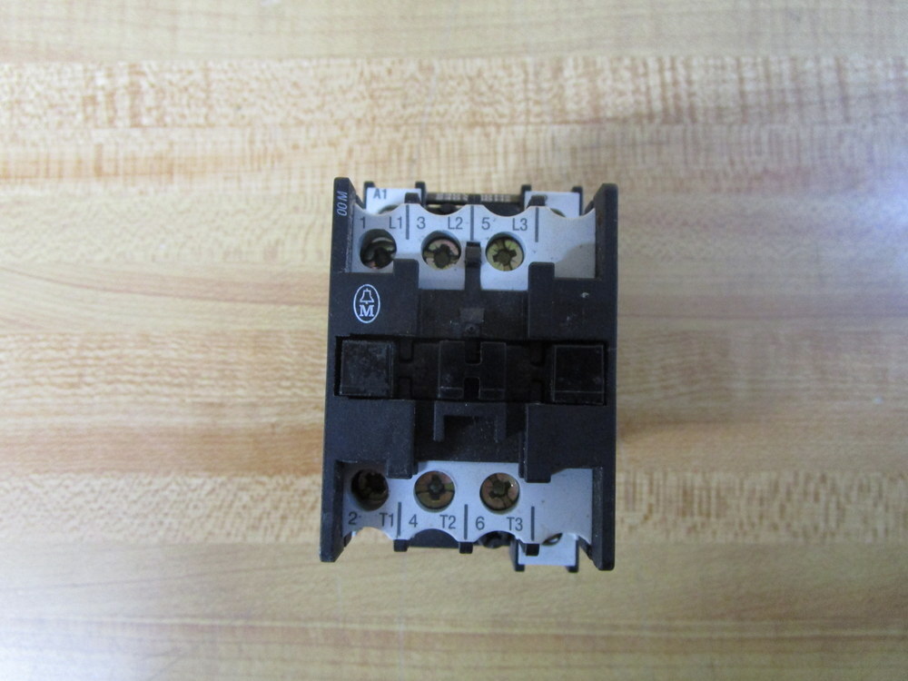 Klockner/Moeller DIL00 M Contactor DIL00M Coil: 230V 50Hz, 240V 60Hz