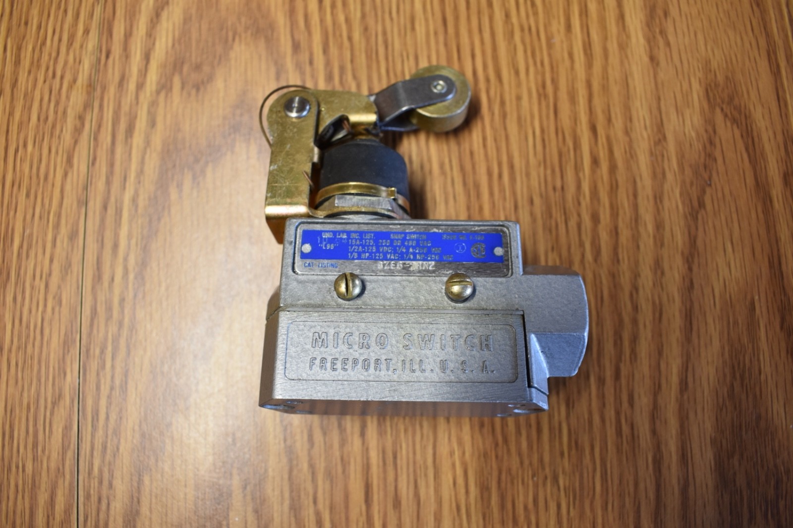 Genuine MICRO SWITCH BZE6-2RN2