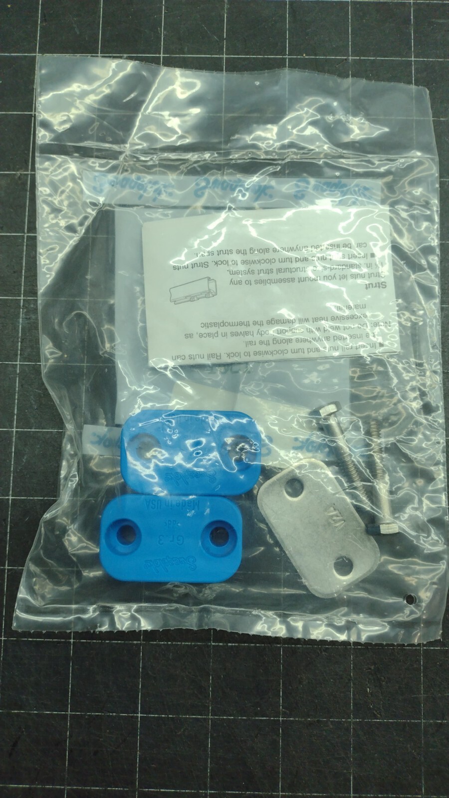 New SWAGELOK 5/8″ BOLTED PLASTIC CLAMP TUBE SUPPORT KIT P/N 304-S3-PP-10T