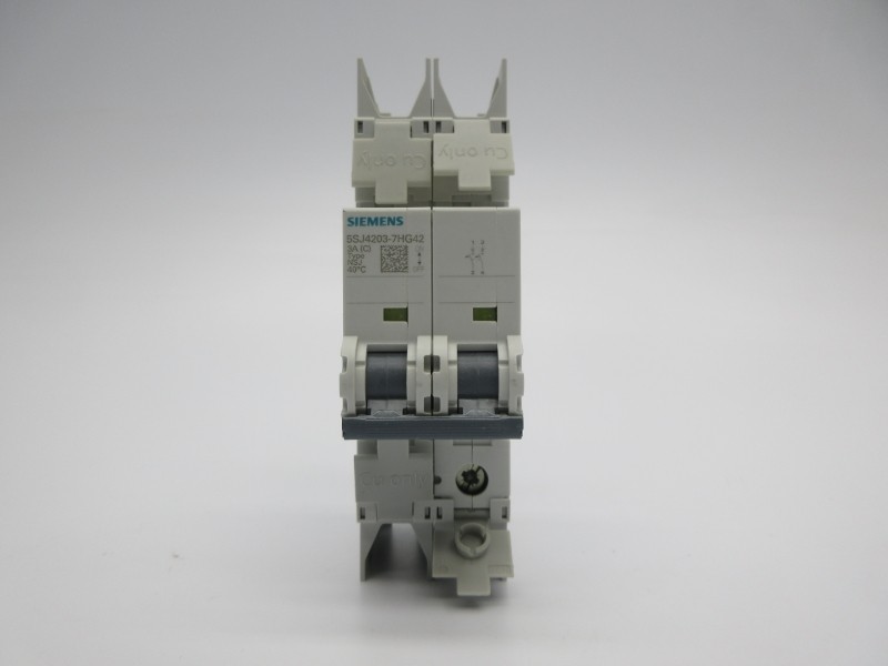 SIEMENS 5SJ4203-7HG42 277V 3A NSMP