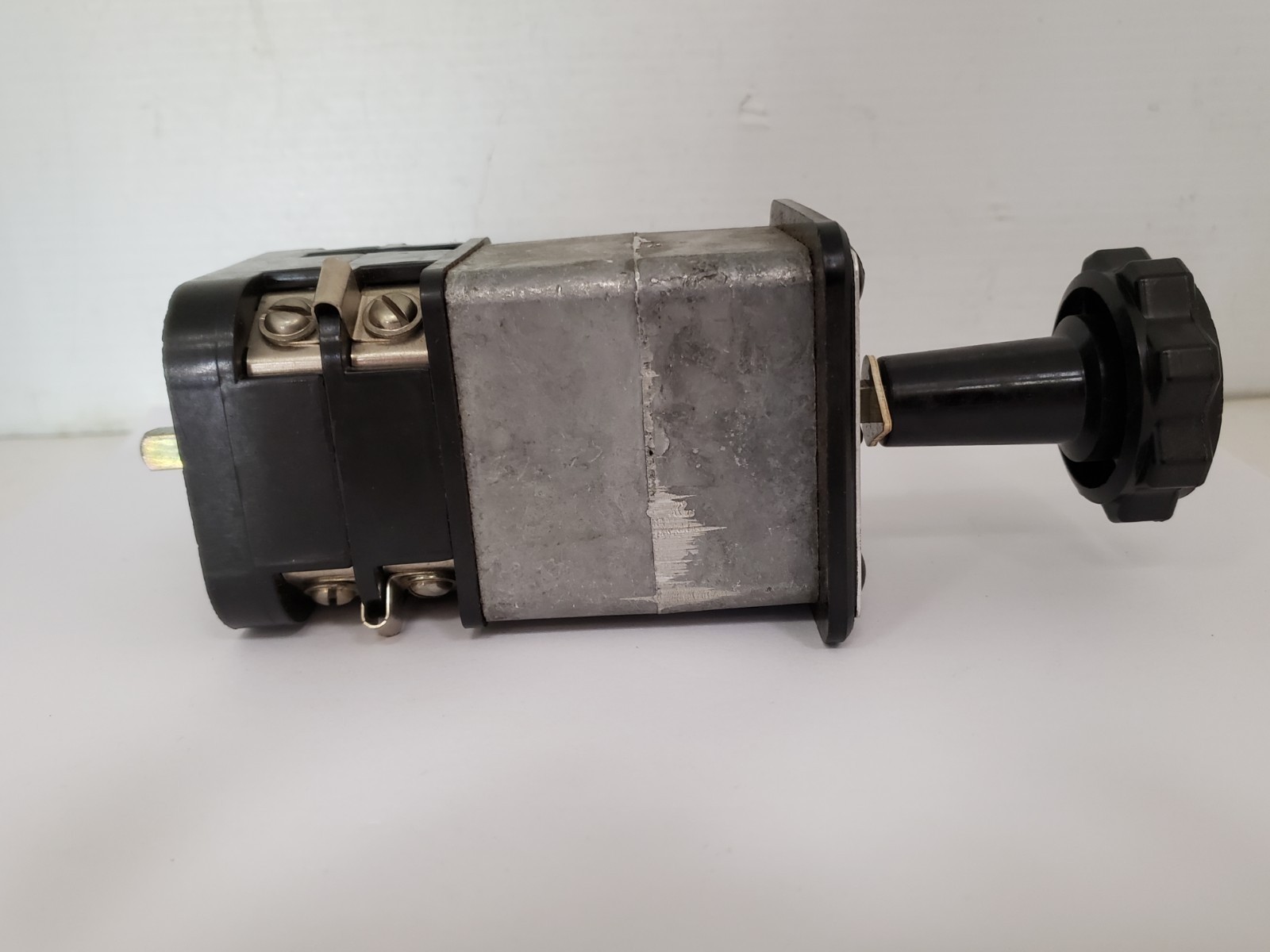 GENERAL ELECTRIC 10AA012 ROTARY CAM SWITCH 4 POSITION MAINTAINED NNB