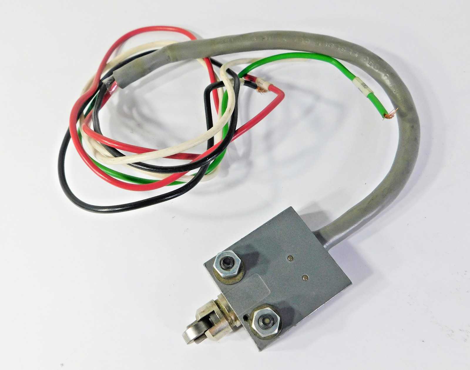 Honeywell Micro Switch 914CE3-3 Roller Plunger Switch With 20″ leads & Fasteners