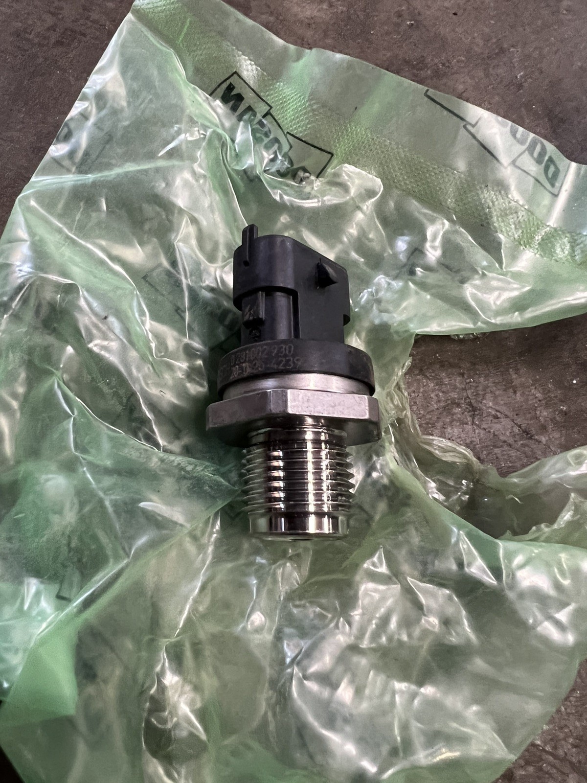 One Brand New Pressure Sensor 301309-00009 for DEVELON DOOSAN