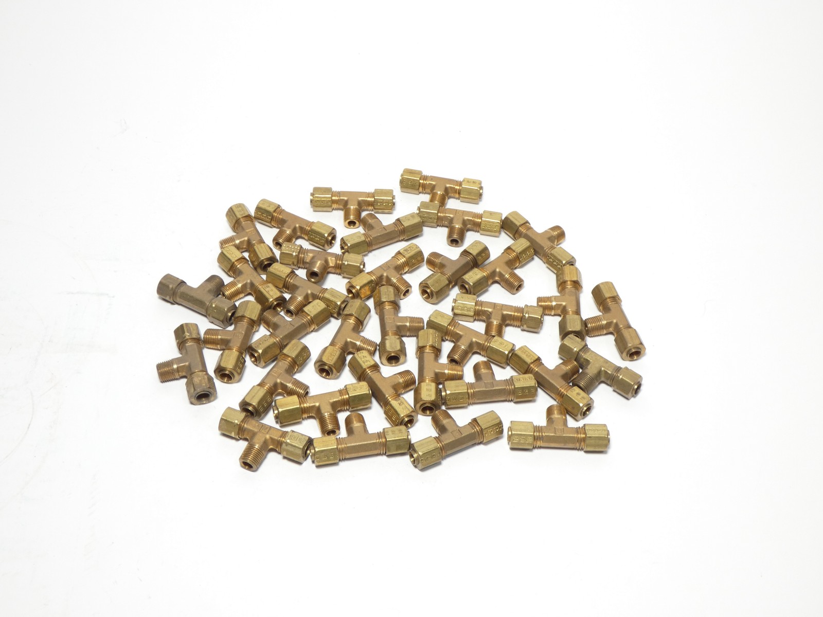 *Lot of 34* Parker Brass Compression Union Tee Fitting 1/4″ Tube – NEW Surplus!